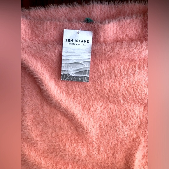 Hot & Delicious fuzzy, knit, eyelash or boucle style in skirt coral pink NEW - Picture 6 of 14